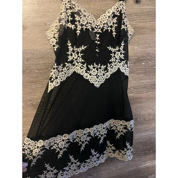 Wacoal Embrace Lace Slip Dress Black Ivory New Sz M Sexy Sheer Embroidered - Picture 3 of 9
